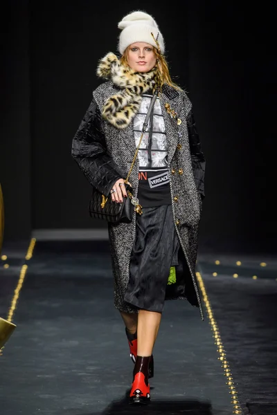 Look 13
